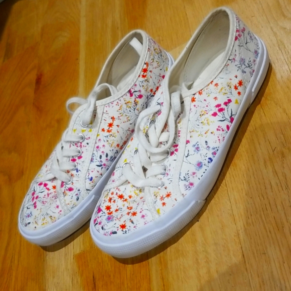 Super cute floral canvas sneakers from Old Navy